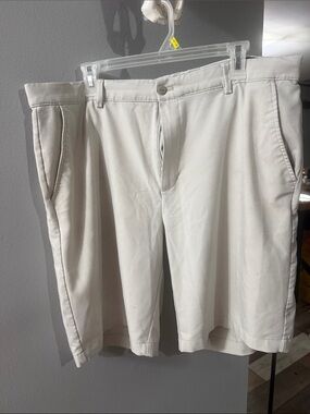 Greg Norman Collection Off-White Flat Front Chino Shorts
